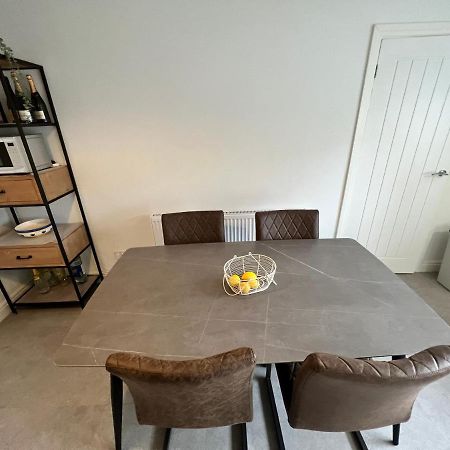 Very Comfy 3 Bed Town House Ashton-under-Lyne Exterior photo