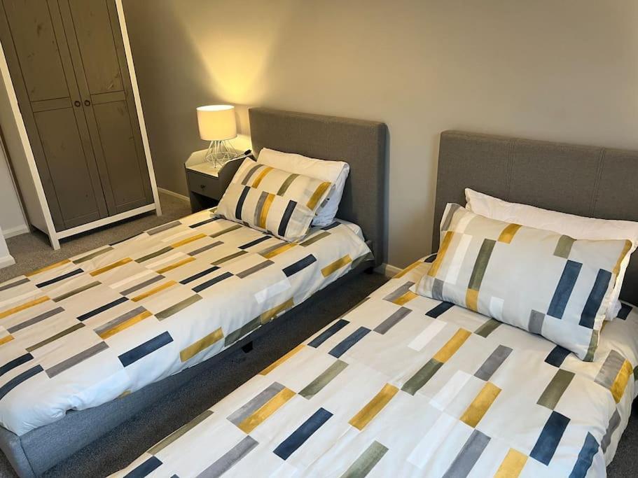 Very Comfy 3 Bed Town House Ashton-under-Lyne Exterior photo