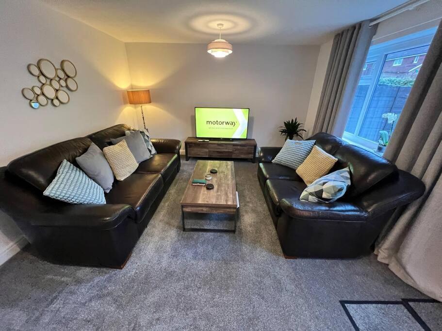 Very Comfy 3 Bed Town House Ashton-under-Lyne Exterior photo