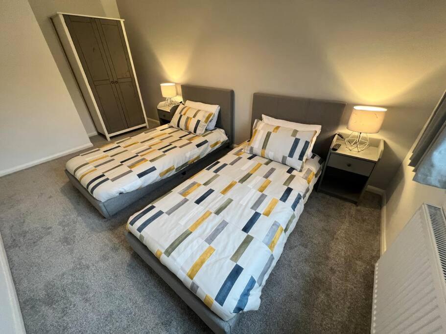 Very Comfy 3 Bed Town House Ashton-under-Lyne Exterior photo