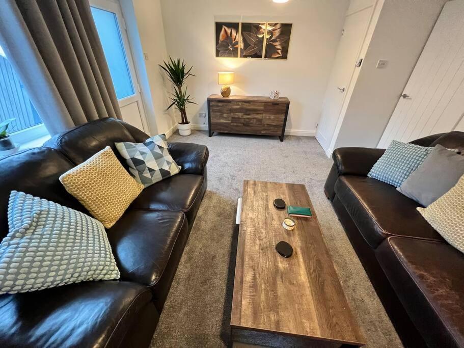 Very Comfy 3 Bed Town House Ashton-under-Lyne Exterior photo