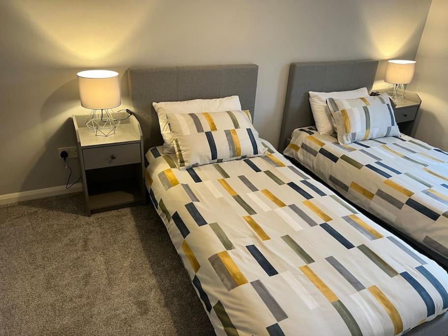 Very Comfy 3 Bed Town House Ashton-under-Lyne Exterior photo