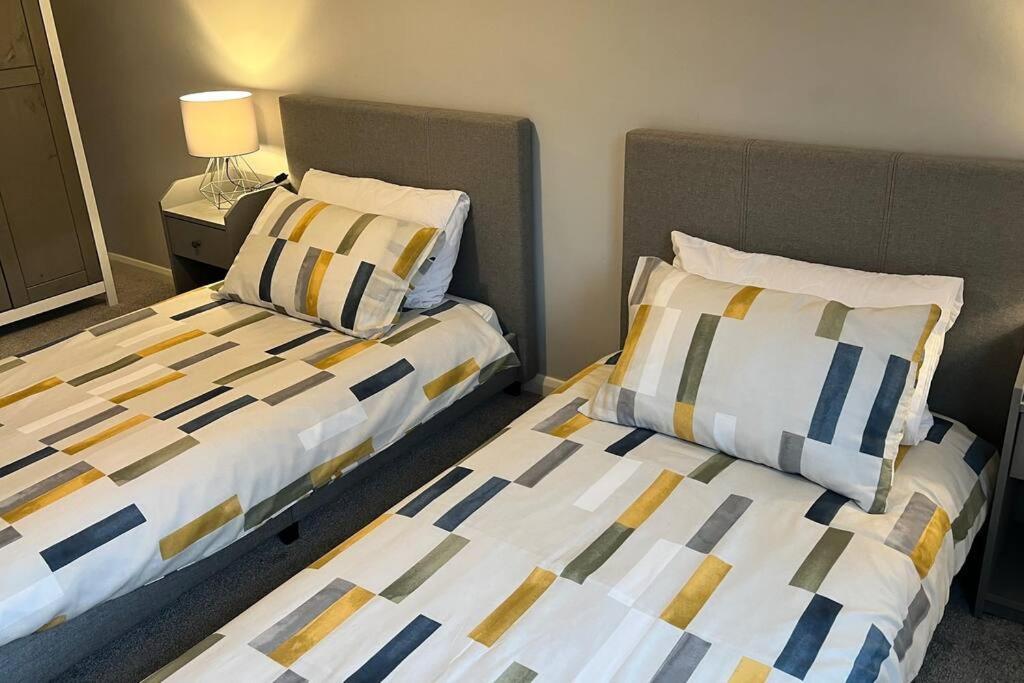 Very Comfy 3 Bed Town House Ashton-under-Lyne Exterior photo