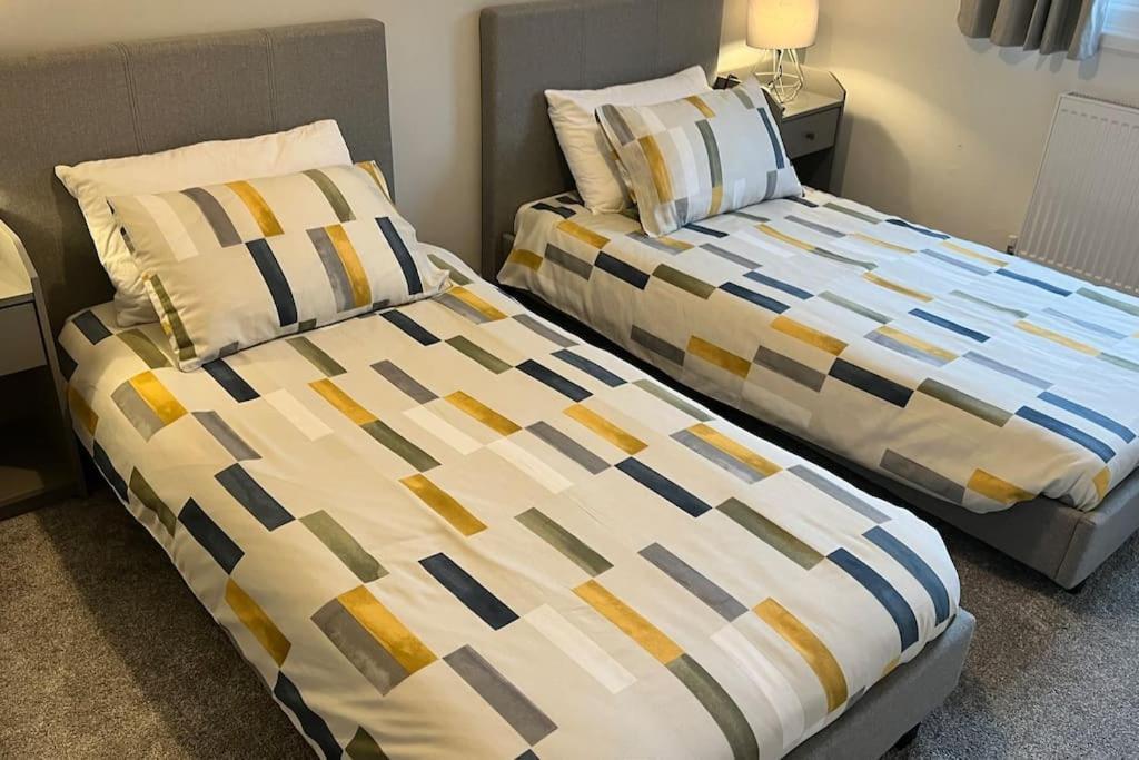 Very Comfy 3 Bed Town House Ashton-under-Lyne Exterior photo