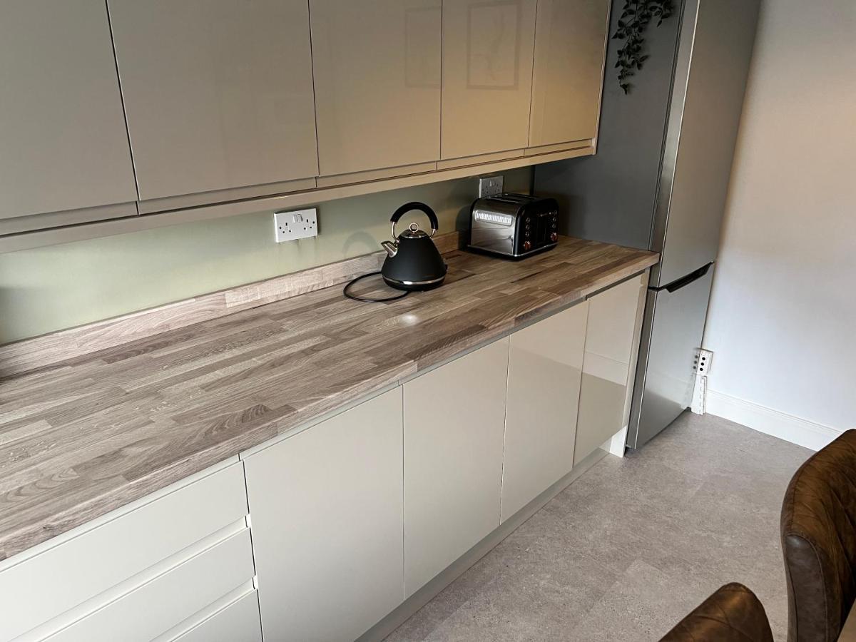 Very Comfy 3 Bed Town House Ashton-under-Lyne Exterior photo