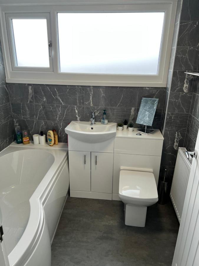 Very Comfy 3 Bed Town House Ashton-under-Lyne Exterior photo