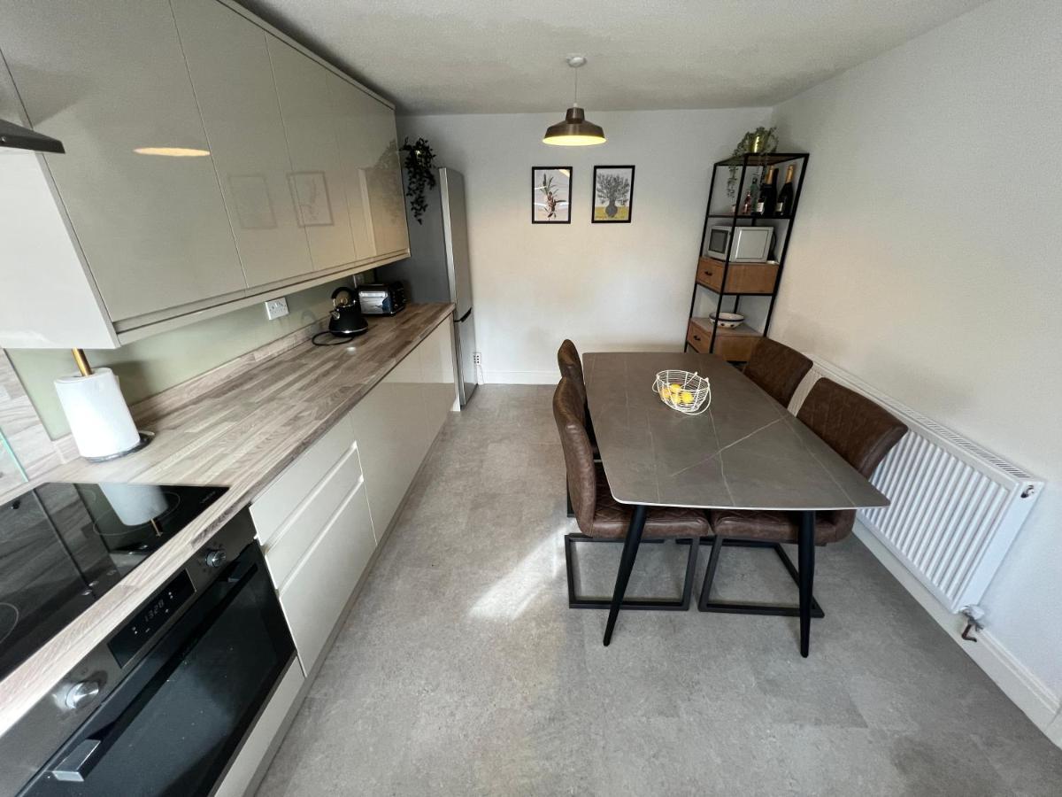Very Comfy 3 Bed Town House Ashton-under-Lyne Exterior photo