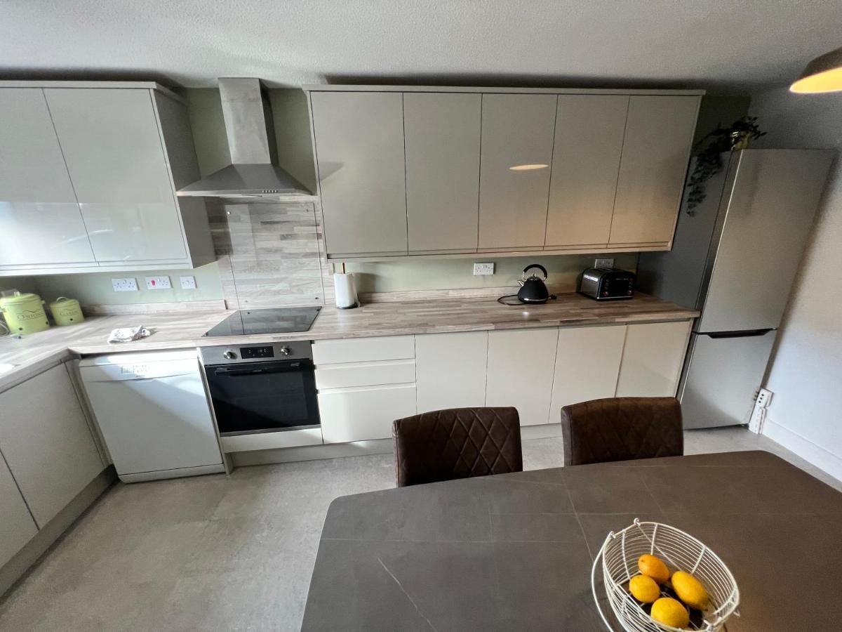 Very Comfy 3 Bed Town House Ashton-under-Lyne Exterior photo