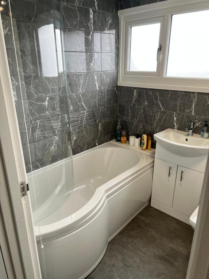 Very Comfy 3 Bed Town House Ashton-under-Lyne Exterior photo