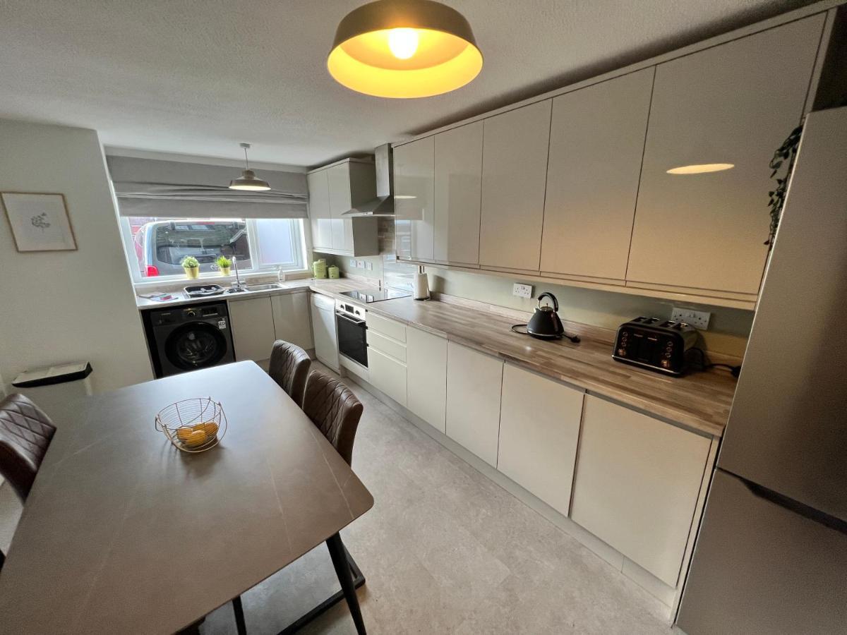 Very Comfy 3 Bed Town House Ashton-under-Lyne Exterior photo