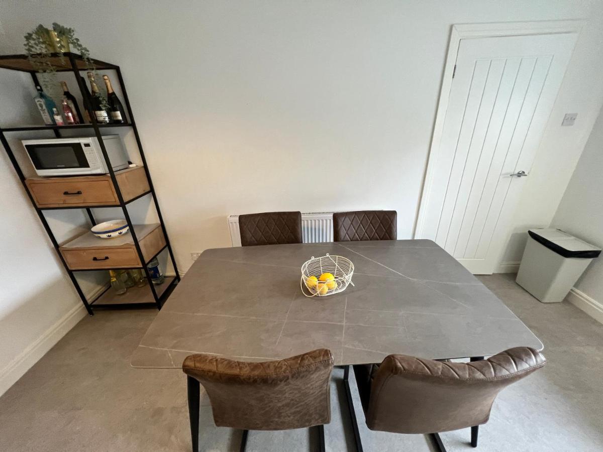 Very Comfy 3 Bed Town House Ashton-under-Lyne Exterior photo