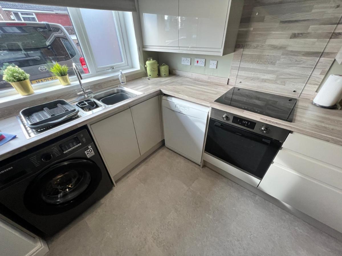 Very Comfy 3 Bed Town House Ashton-under-Lyne Exterior photo